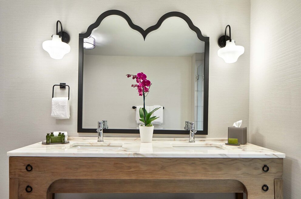 Deluxe Bath at our Alpharetta hotel