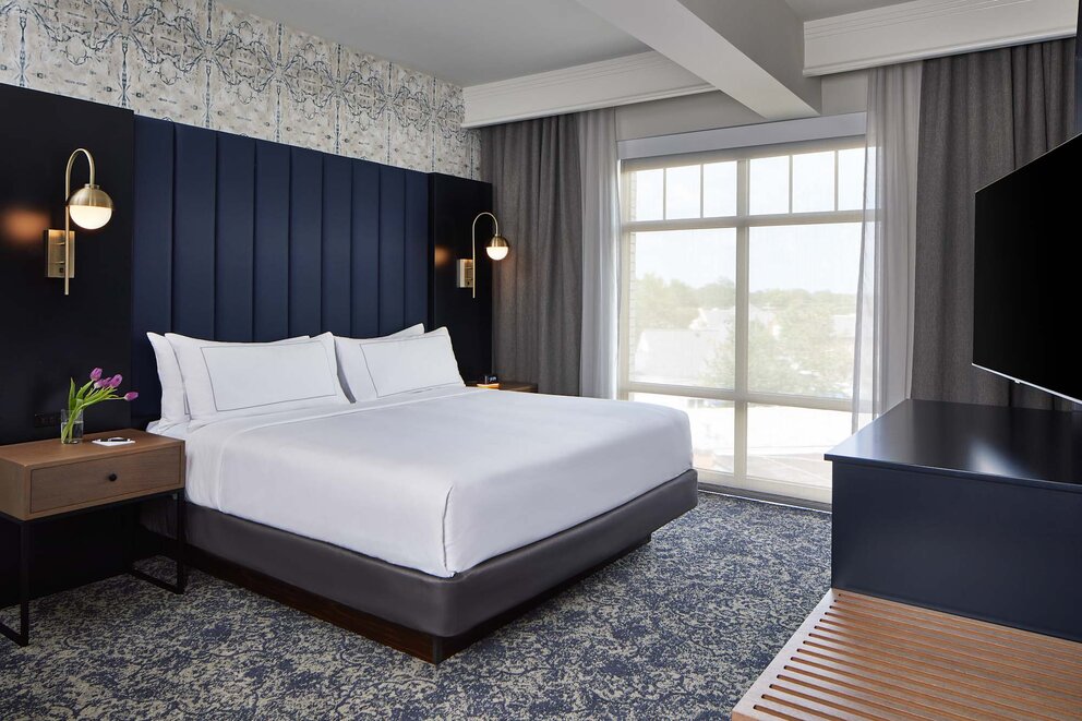 Deluxe King at our Alpharetta hotel